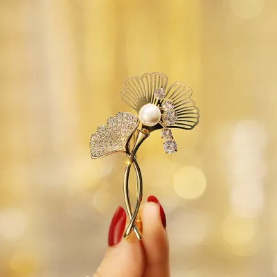 Long Flower Pearl Golden Hijab Pin / Brooch